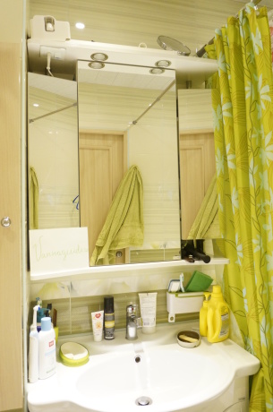 Ванна кімната у відтінках весни: ніжна зелень і квіткові мотиви в інтерєрі санвузла