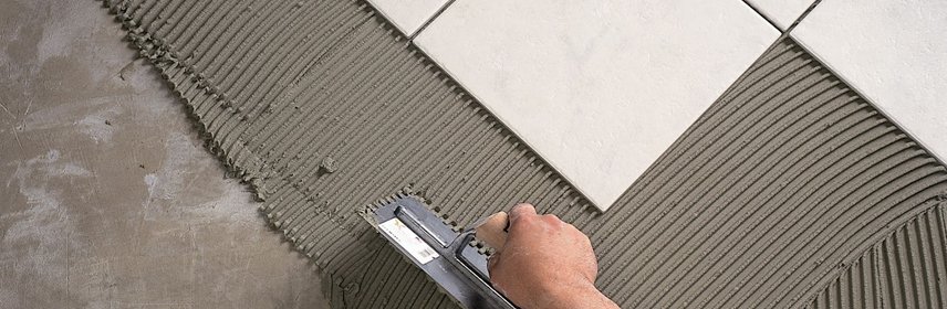 Правила вибору та використання клею для плитки у ванній