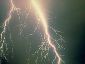 Сонник Блискавка до чого сниться Блискавка вдарила: кульова бачити уві сні