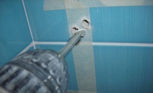 Як просвердлити отвір в кахлях