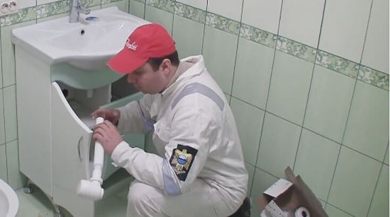 Вибір і установка раковини з тумбою