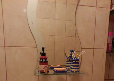 Карамельно біла ванна кімната: теплий сімейний інтерєр