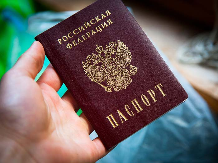 В якому віці міняють паспорт в Росії і протягом якого часу його треба поміняти