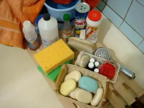 Чим чистити акрилову ванну в домашніх умовах без пошкодження поверхні