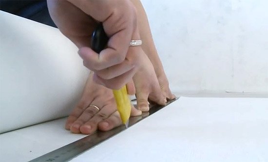 Як правильно клеїти склошпалери?