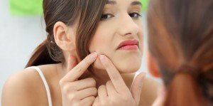 Сонник Тиснути Прищі: на лобі, носі, особі бачити уві сні до чого сниться