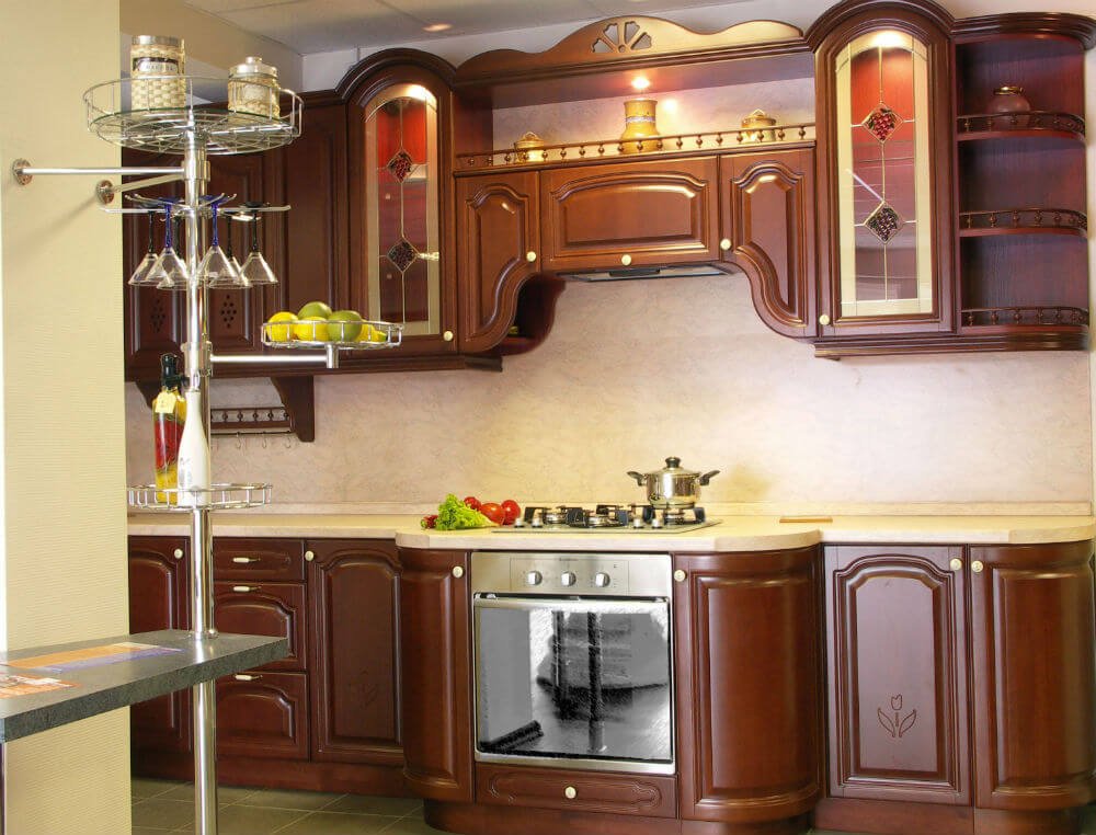 Фасади з дерева і деревяні столи для кухні