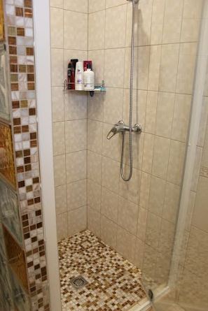 Ванна в бежевих тонах: теплий і ніжний інтерєр з пісочно коричневими нотками