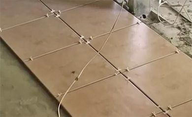 Як покласти плитку на підлогу у ванній? Ремонт підлоги у ванній.