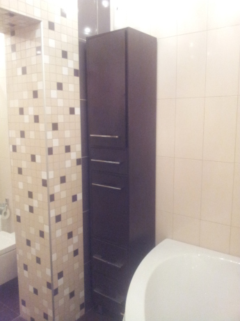 Шоколадна двокімнатна ванна в деревяному будинку