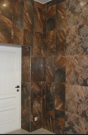 Королівська розкіш з ліліями: ефектний дизайн великої ванної кімнати