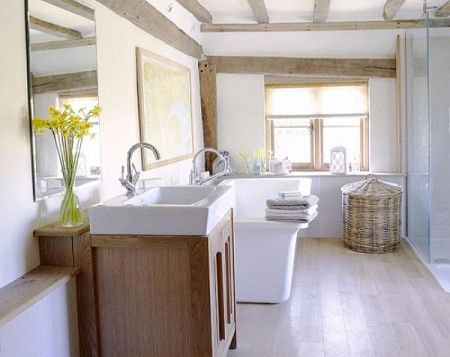 Ванна в стилі кантрі: меблі, плитка, світильники в сільському стилі.