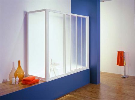 Шторки для ванної – тканинні, скляні, пластикові. Огляд. Фото.