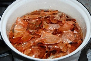 Як пофарбувати яйця на Великдень своїми руками в цибулинні Як пофарбувати яйця на Великдень своїми руками в цибулинні