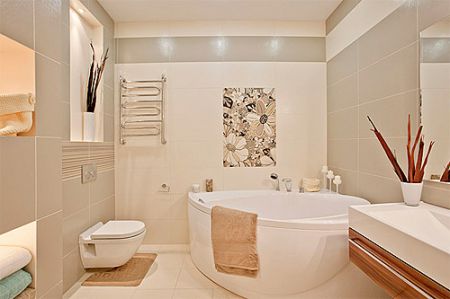 Бежева ванна. Дизайн ванної кімнати в бежевих тонах.