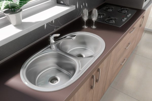 Подвійна мийка для кухні: вибір раковини з двома чашами і технологія підключення