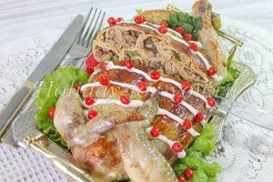 Курка фарширована млинцями: покроковий рецепт з фото