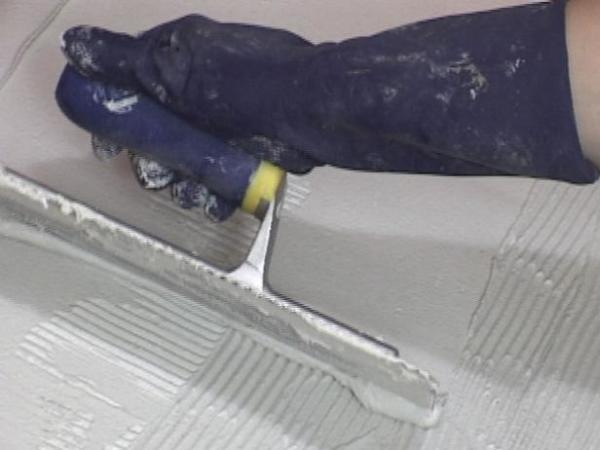 Укладання плитки на стіну за всіма правилами: як класти кахель своїми руками