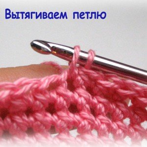Вязана гачком іграшка Ведмедик Зимовий
