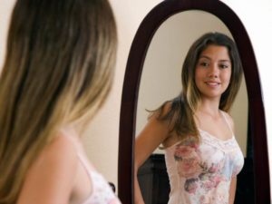 Сонник Бачити Себе в Дзеркалі уві сні Красивої Голої Старої до чого сниться?