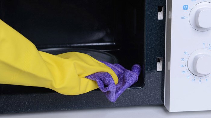 як почистити мікрохвильовку і прибрати запах в домашніх умовах