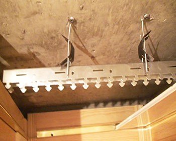 Алюмінієвий рейкова стеля якими володіє особливостями