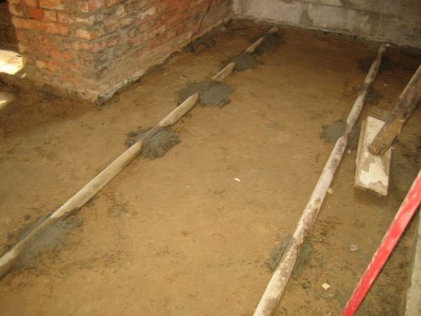 Як залити підлогу у ванній під плитку, основні способи виконання