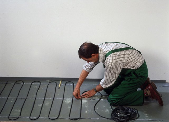 Як залити підлогу у ванній під плитку, основні способи виконання