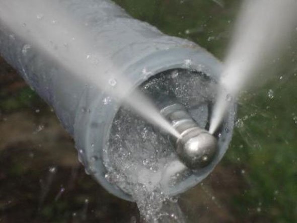 Прочищення каналізації гідродинамічним способом: основні принципи і правила усунення засмічень