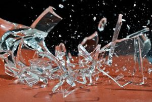 Сонник Скляні банки: порожні, розбиті у сні бачити до чого сняться?