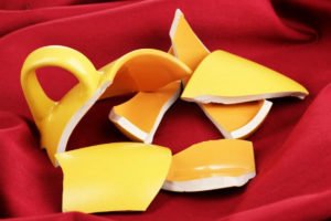 Сонник Розбита Чашка для жінки уві сні бачити до чого сниться? Сонник Розбита Чашка для жінки уві сні бачити до чого сниться?