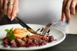 Сонник Різати Мясо: сире, варене у сні бачити до чого сниться?