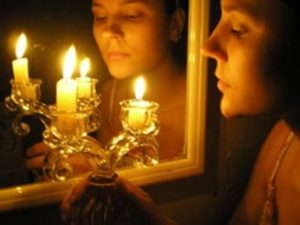 Сонник Дзеркало уві сні з відображенням і без бачити до чого сниться?