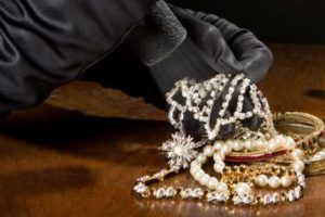 Сонник Вкрасти: гроші золото у сні бачити до чого сниться?