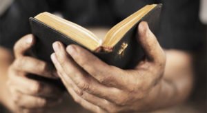 Сонник Читати Молитву уві сні до чого сниться?