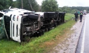 Сонник Вантажівка з причепом: їхати у сні бачити до чого сниться?