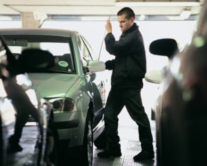 Сонник Викрадення власної Машини уві сні жінці до чого сниться?