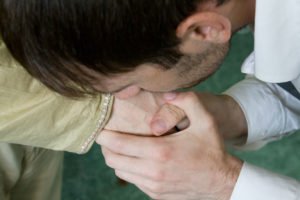 Сонник Цілувати Руку: дівчині, жінці в сні бачити до чого сниться?