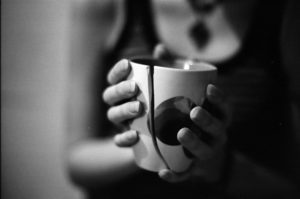 Сонник Розбита Чашка для жінки уві сні бачити до чого сниться? Сонник Розбита Чашка для жінки уві сні бачити до чого сниться?