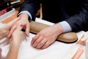 Сонник Фарбувати Нігті лаком: на руках, ногах уві сні до чого сниться?