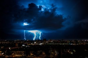 Сонник Гроза з Блискавкою у сні бачити до чого сниться?