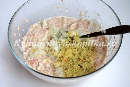 Котлети з вівсяних пластівців з курячим фаршем
