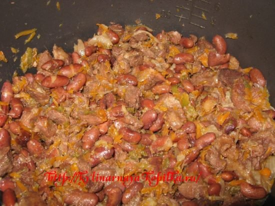 Квасоля з мясом в мультиварці