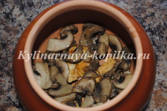 Печеня з мясом, грибами і картоплею в духовці: рецепт з фото