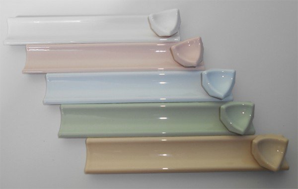 Куточки для ванної, види даних елементів, їх переваги та недоліки