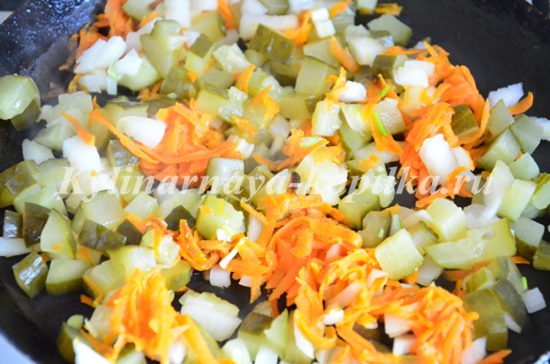 Розсольник з рисом і солоними огірками: рецепт з фото