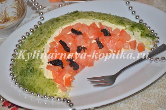 Салат «Кавунова часточка» з куркою: покроковий рецепт з фото