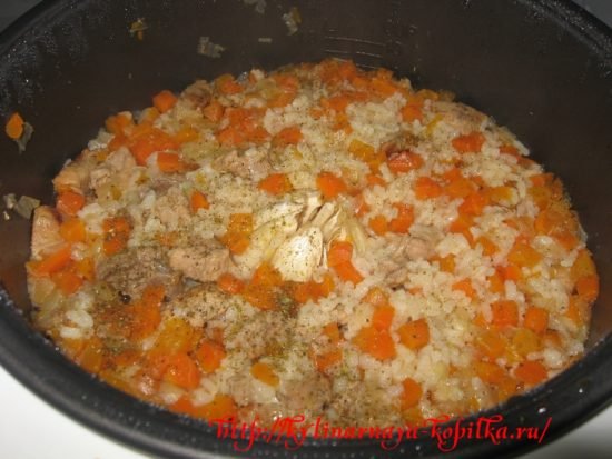 Плов з мясом в мультиварці