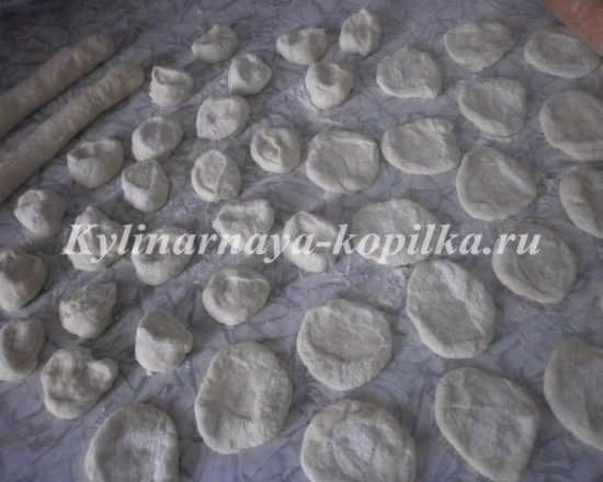 Вареники з полуницею на пару: рецепт з фото