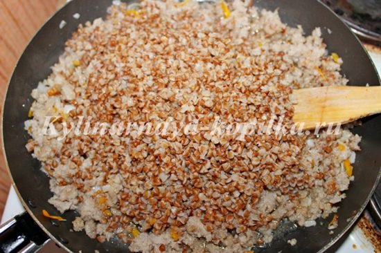 Гречка з фаршем на сковороді: покроковий рецепт з фото